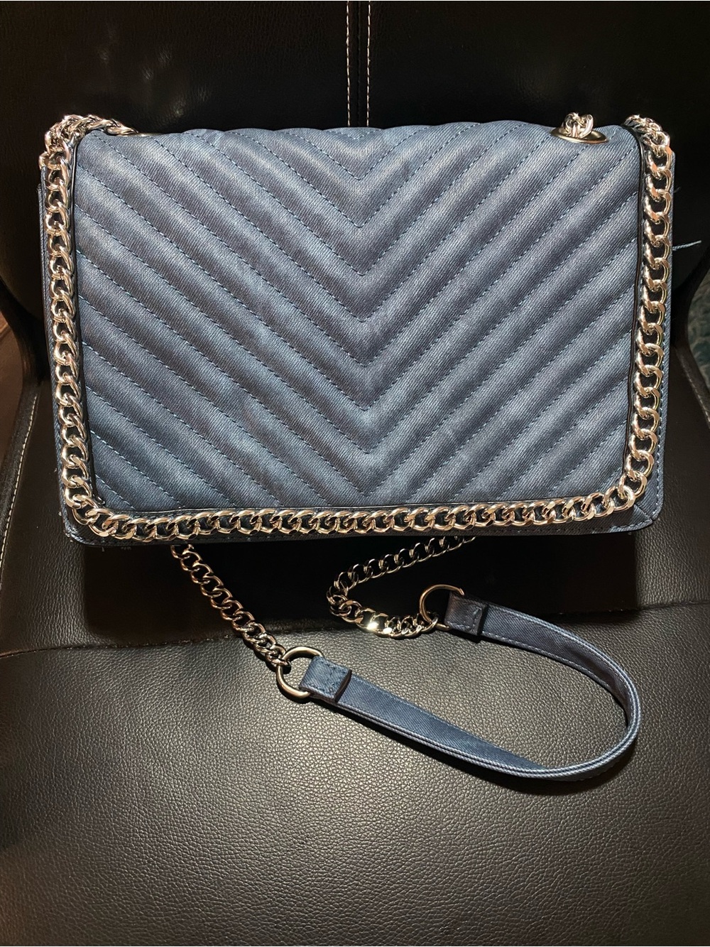 NEW🎉 Mossimo Blue Denim Quilted Chevron Chain Strap Crossbody Shoulder Bag
